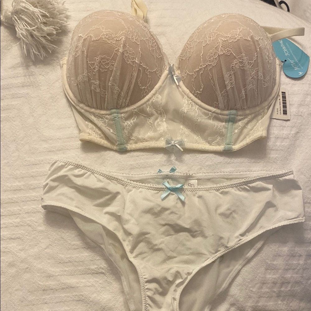 Lace Underwire Bra and Panty Set - Ivory